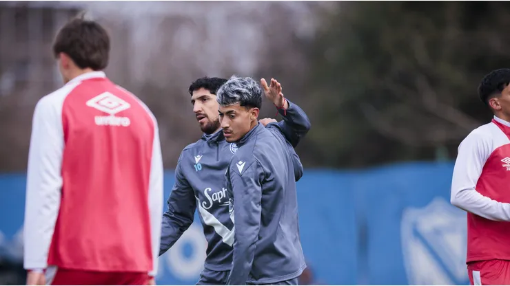 Valdés se luce con un doblete en Vélez en medio del interés de Colo Colo.