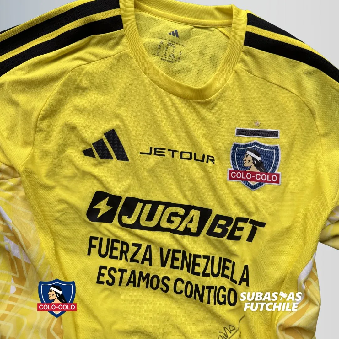 La camiseta, por ejemplo, de Gabriel Maureira para la subasta. Foto: Subastas FutChile