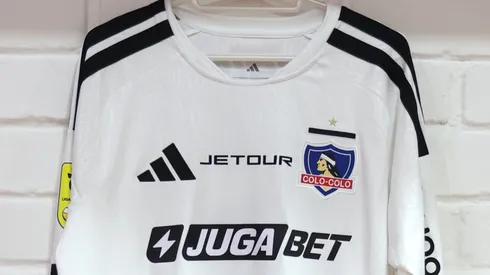 Subastan camisetas de Colo Colo para ayudar a Venezuela