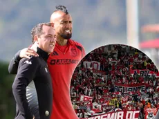 Vidal revolucionó a hinchas de Santa Fe durante visita de Colo Colo a Colombia