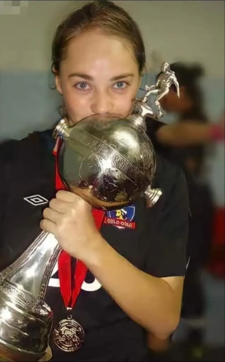 Estefanía Banini ya puede jugar por Colo Colo Femenino.