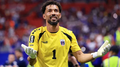 Cóndor Rojas le baja el pulgar a Vozinha en Colo Colo.
