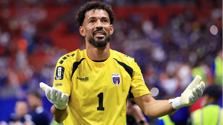 Cóndor Rojas le baja el pulgar a Vozinha en Colo Colo.