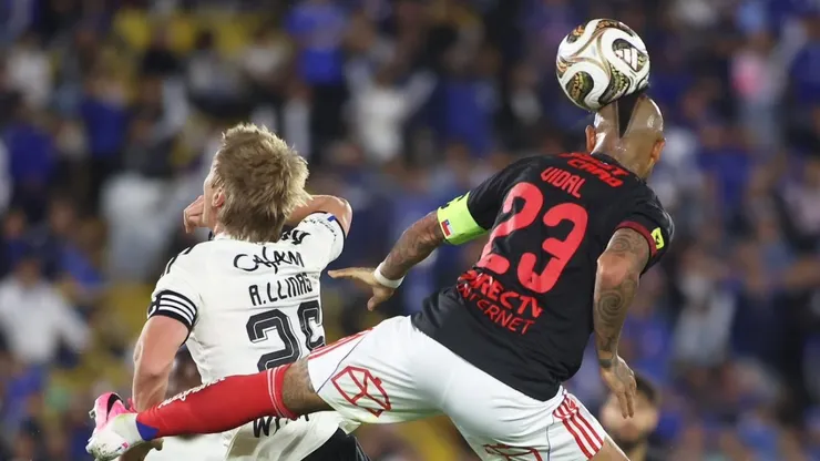 Hinchas de Millonarios se rinden ante Arturo Vidal tras su partidazo en triunfo de Colo Colo.