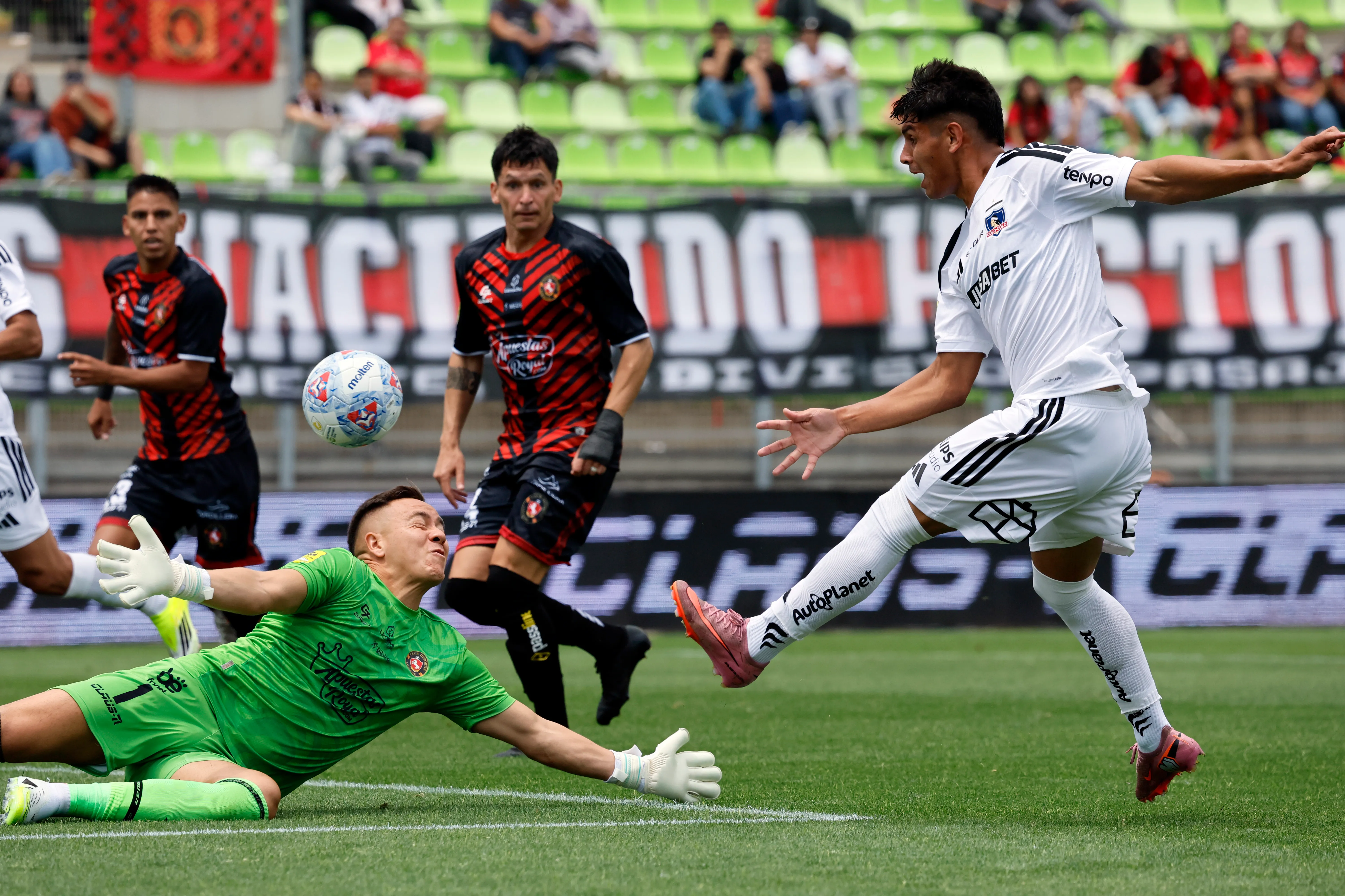 El Cacique se enfrenta a su bestia negra. Imagen: Andres Pina/Photosport
