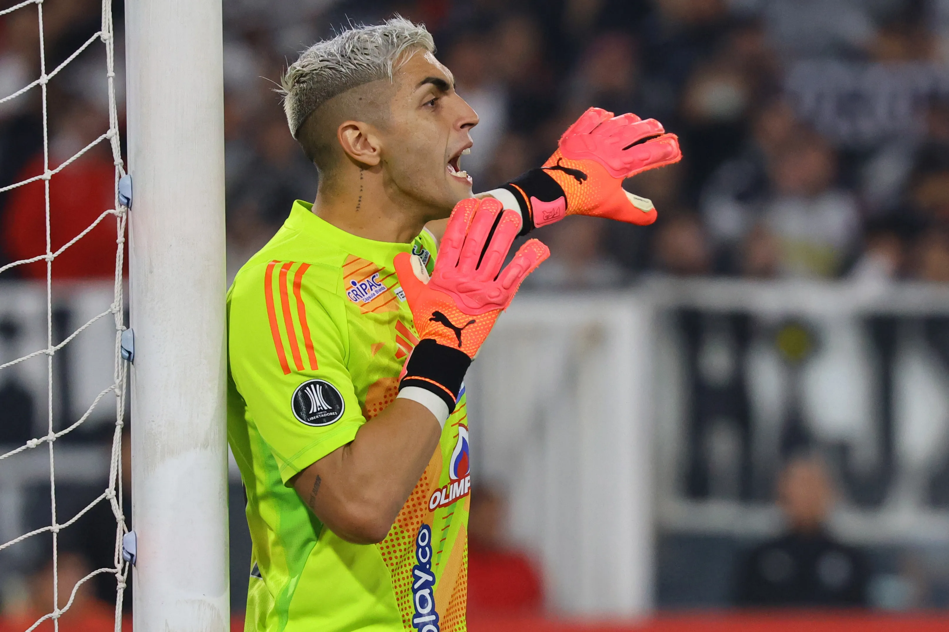 Colo Colo y el suspenso de la llegada de Mele.Imagen: Marcelo Hernandez/Getty Images