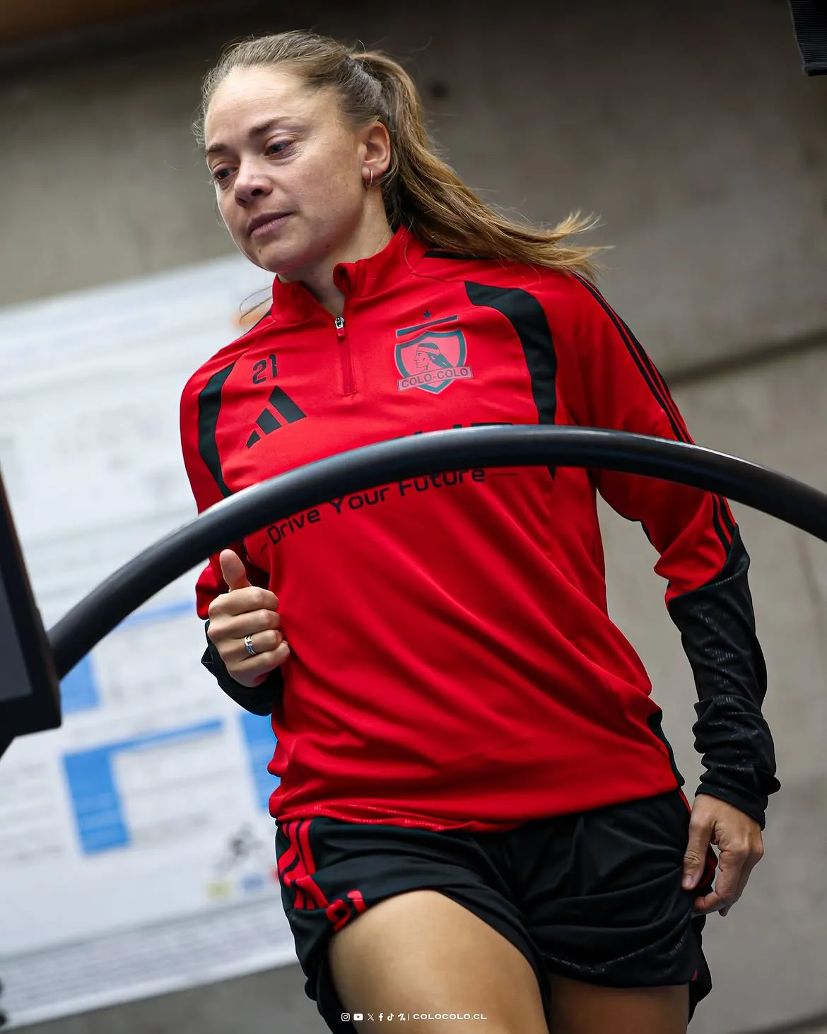 Estefania Banin fue presentada como la nueva incorporación de Colo Colo Femenino.Imagen: Colo Colo Oficial