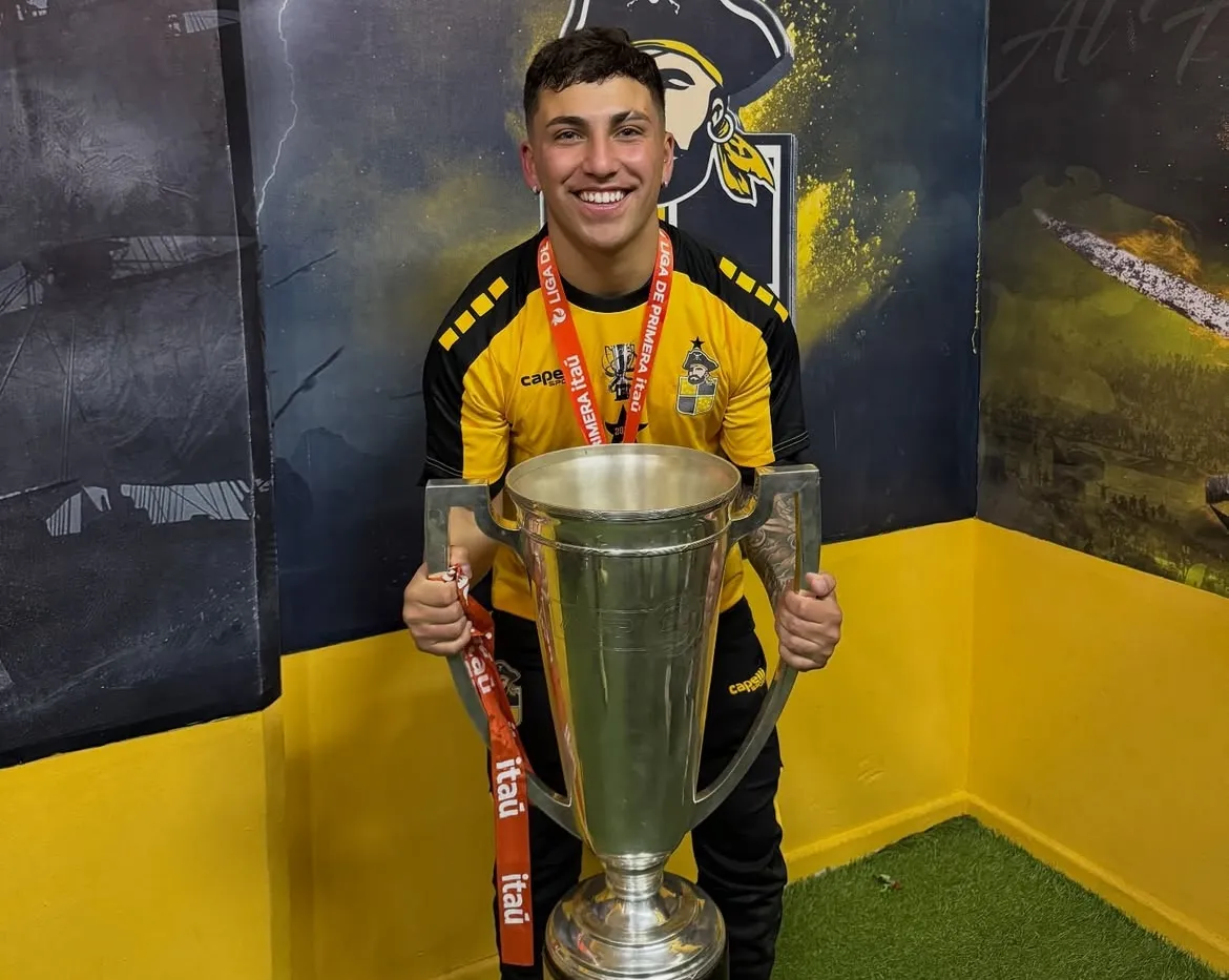 Enzo Riquelme fue parte del plantel campeón en 2025 junto a Coquimbo Unido.