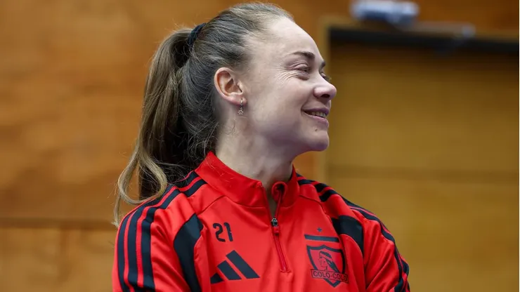El bello gesto del CSD Colo Colo tras la presentación oficial de Estefanía Banini.