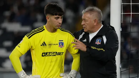 Claudio Borghi no ve con buenos ojos el tema del arquero en Colo Colo.