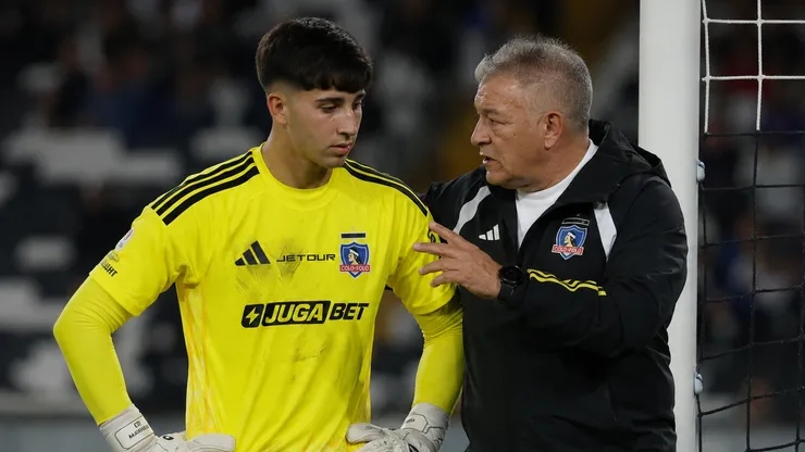 Claudio Borghi no ve con buenos ojos el tema del arquero en Colo Colo.