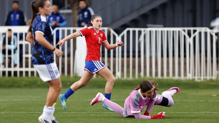 Catalina Muñoz brilla con triplete en la selección chilena sub 17 ante Argentina.