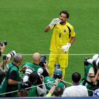 De aprender a atajar en Youtube al once ideal del Mundial: La increíble historia de Vozinha