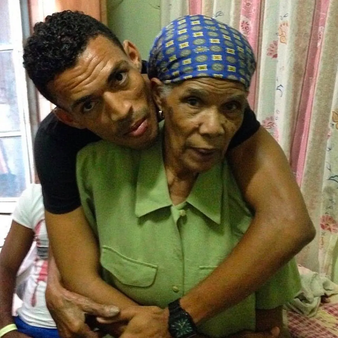 Vozinha junto a su abuela. Imagen: Instagram Vozinha.