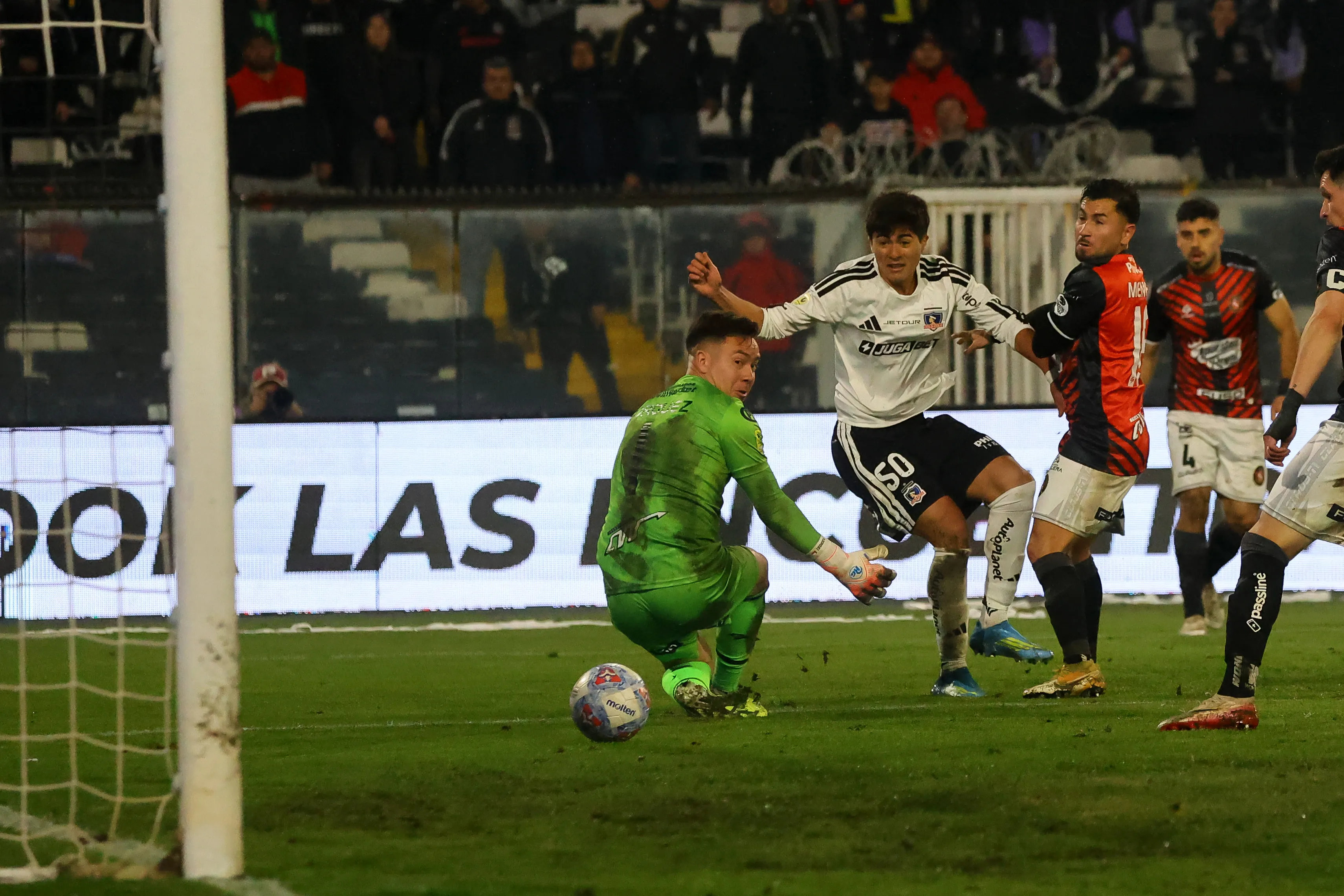 Felipe Raipán convirtió el tercero para Colo Colo.Imagen: Jonnathan Oyarzun/Photosport