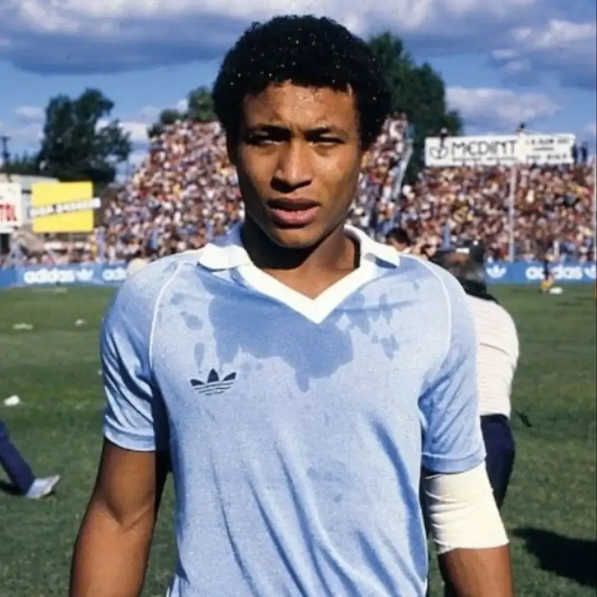 Adriano Tomás Custodio Mendes fue el primer jugador de Cabo Verde que pasó por el fútbol chileno. Ahora, será Vozinha. Foto: Archivo.
