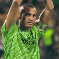 Macnelly Torres dice adiós al fútbol con dos ex Colo Colo de invitados