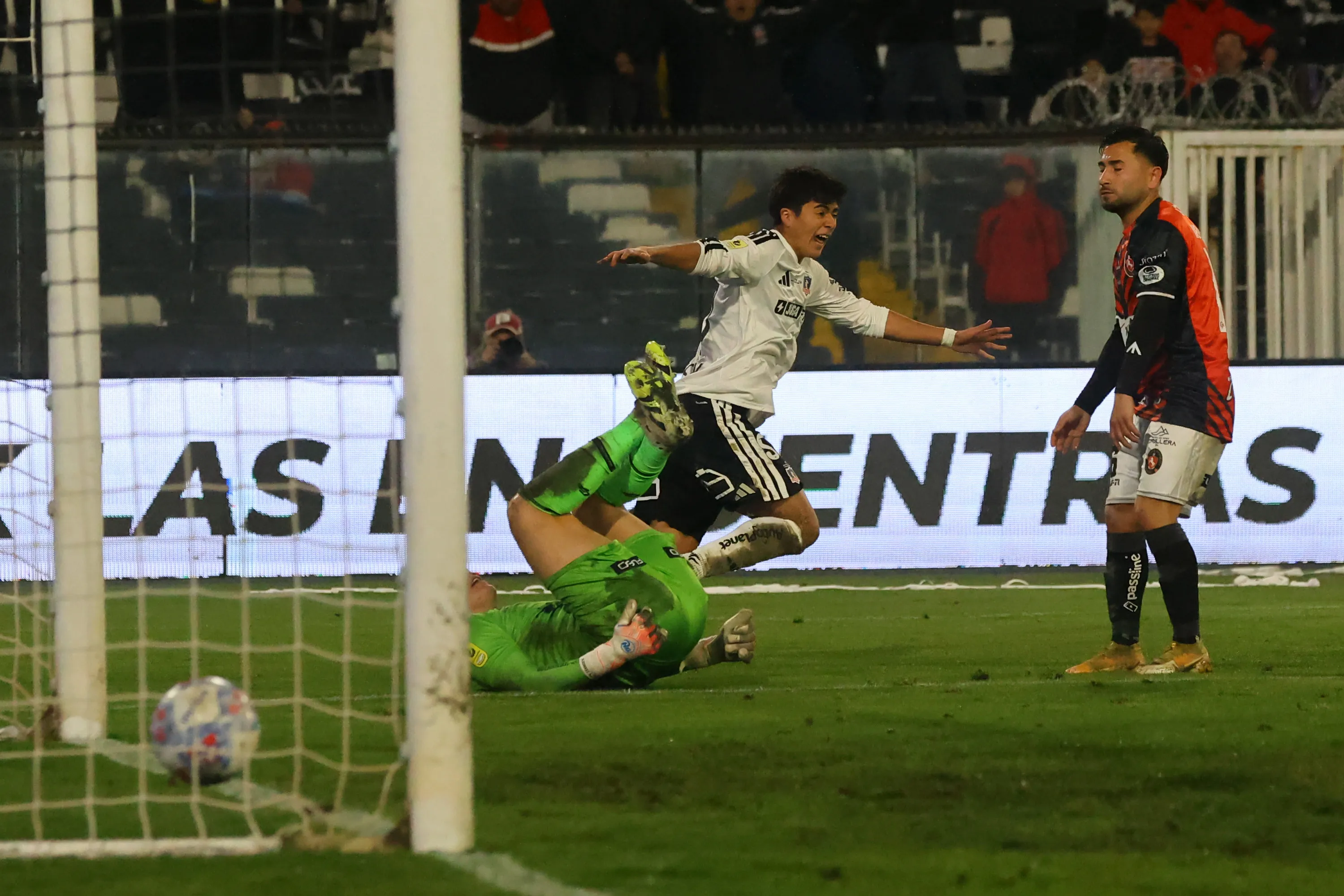 Esteban Paredes llena de elogios a Felipe Raipán, 