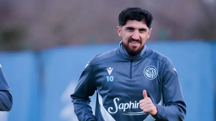 En búsqueda de refuerzos: negociación entre Colo Colo y Diego Valdés en etapa clave