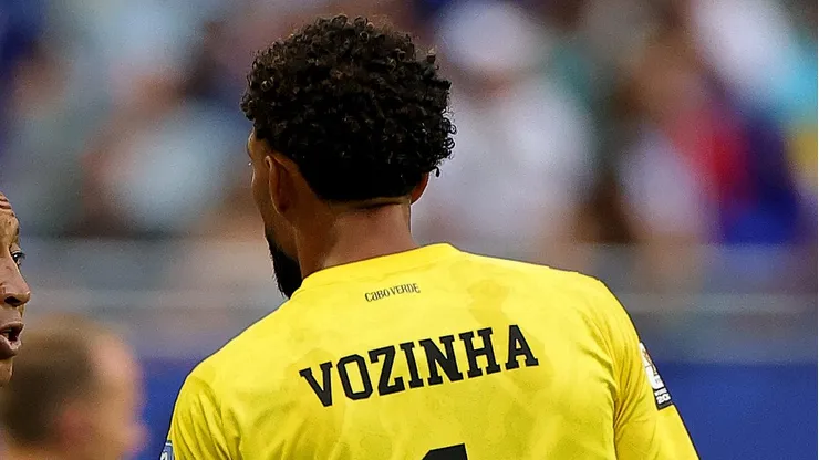 Aníbal Mosa adelanta buenas noticias sobre la resolución del apodo de Vozinha en su camiseta.