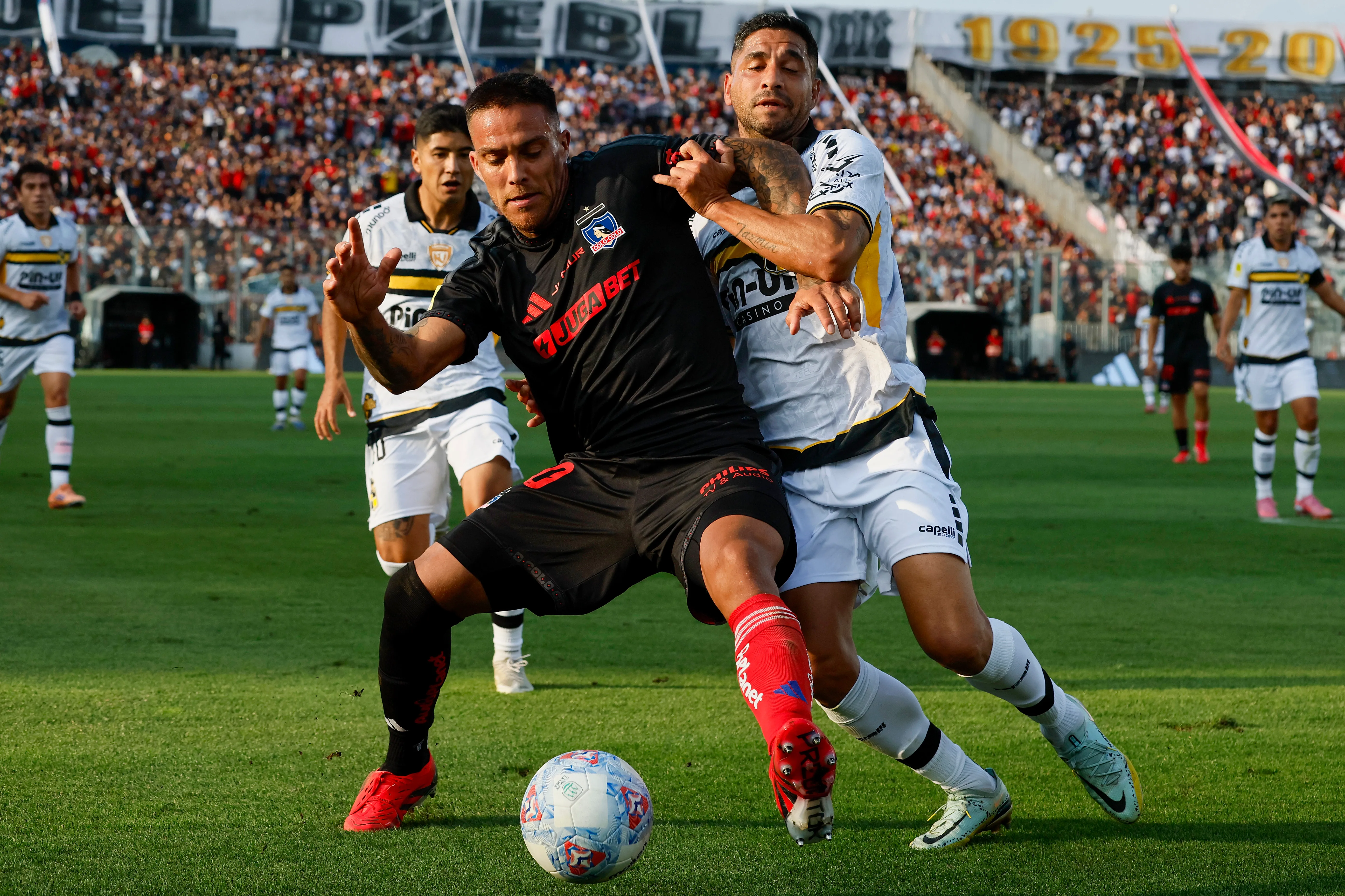 Javier Méndez es parte del parte médico de Colo Colo.Imagen: Andres Pina/Photosport