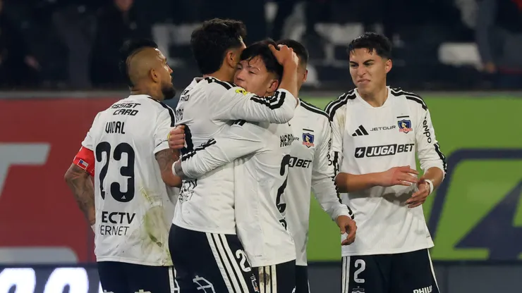 Colo Colo enfrenta a Everton con formación estelar.