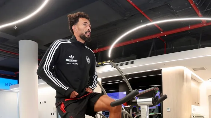 El primer regaló que recibió Vozinha tras llegar a Chile para ser refuerzo de Colo Colo