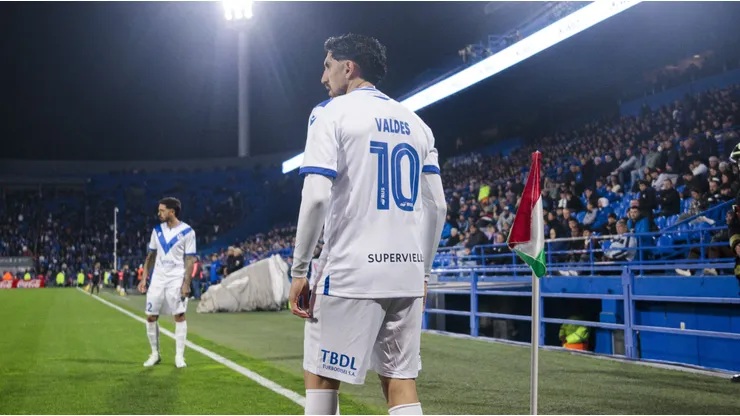 DT de Vélez tajante sobre Valdés mientras Colo Colo sigue atento.
