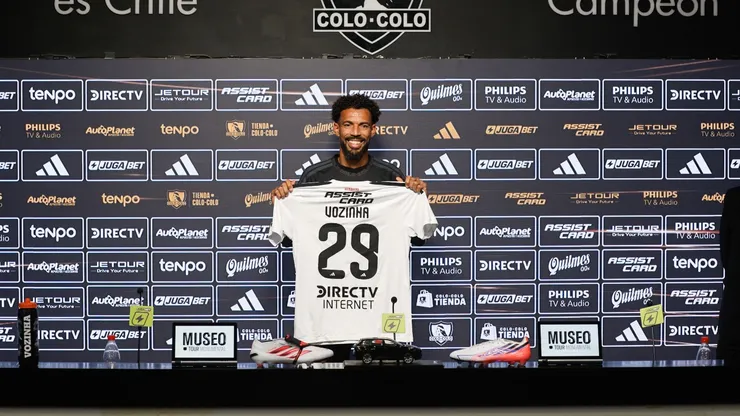 Locura por el refuerzo: Colo Colo saca a la venta colección de camisetas y poleras de Vozinha