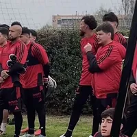 Bajo la mirada de Vozinha: Primer equipo llega a ver el empate de la Sub 20 ante la UC