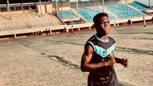 Quiere jugar con Vozinha: jugador de Nigeria pide una prueba para reforzar Colo Colo