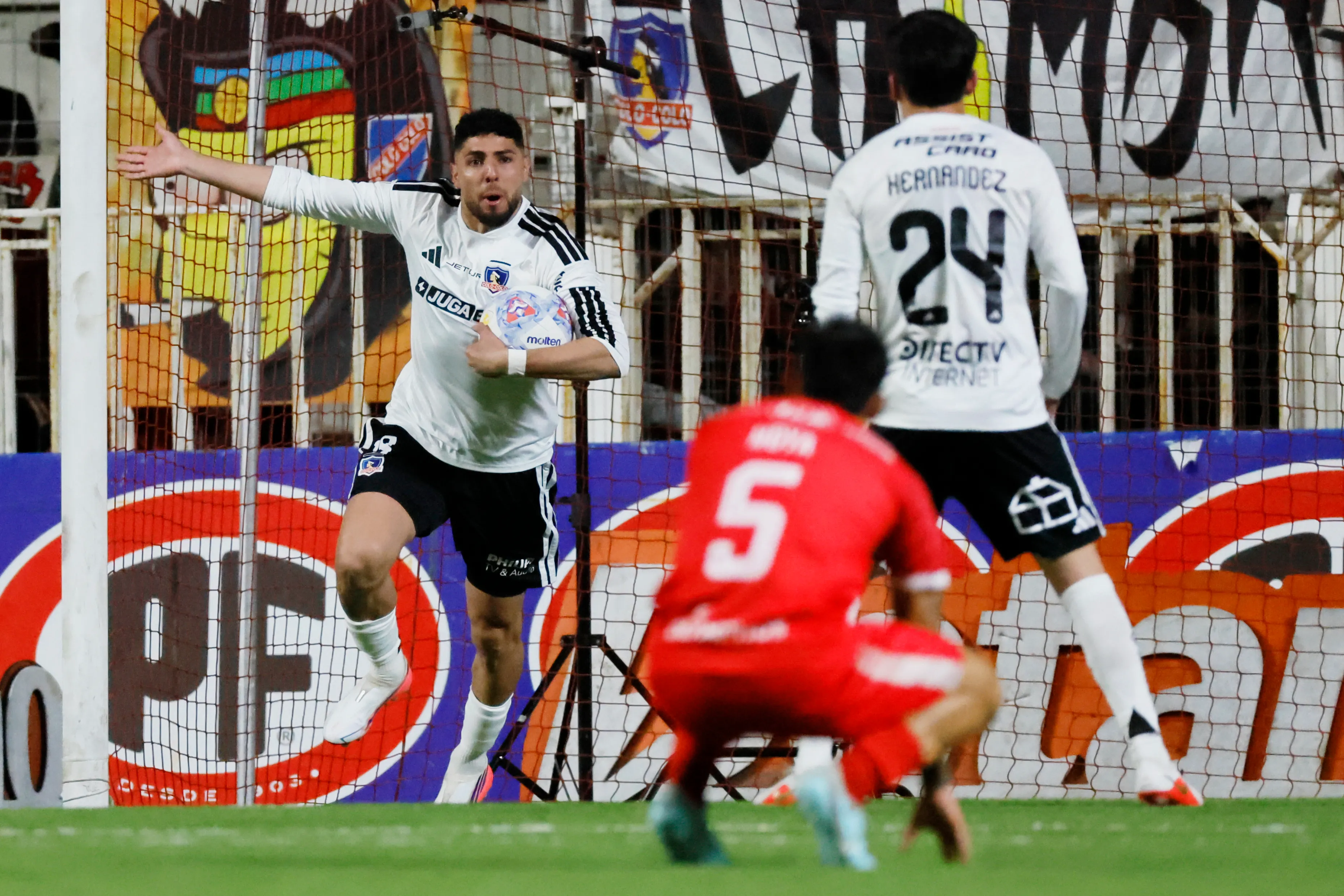 Colo Colo da vuelta el partido ante Calera. Imagen: Andres Pina/Photosport