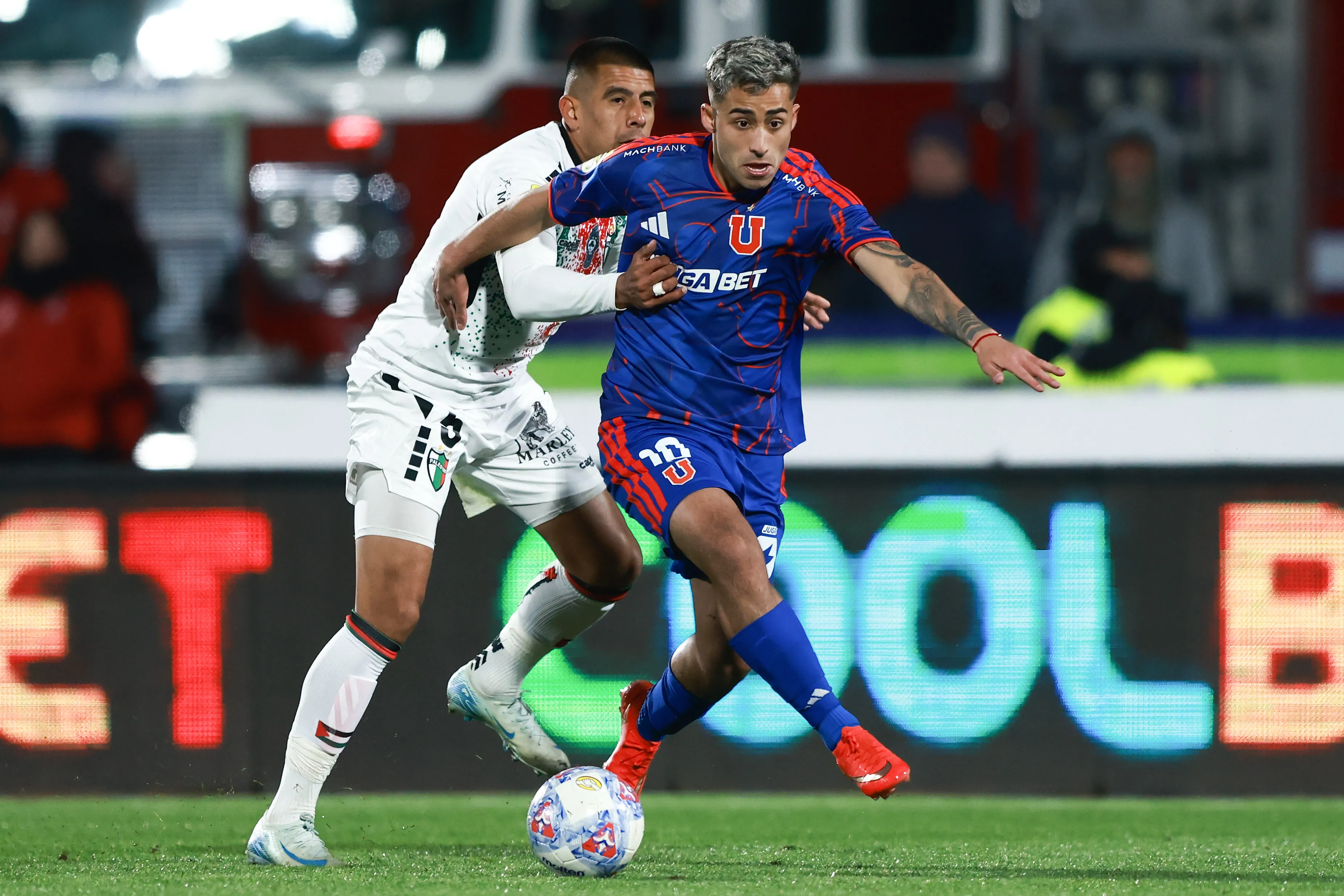Lucas Assadi le deja recado a Colo Colo a dos semanas del Superclásico. 