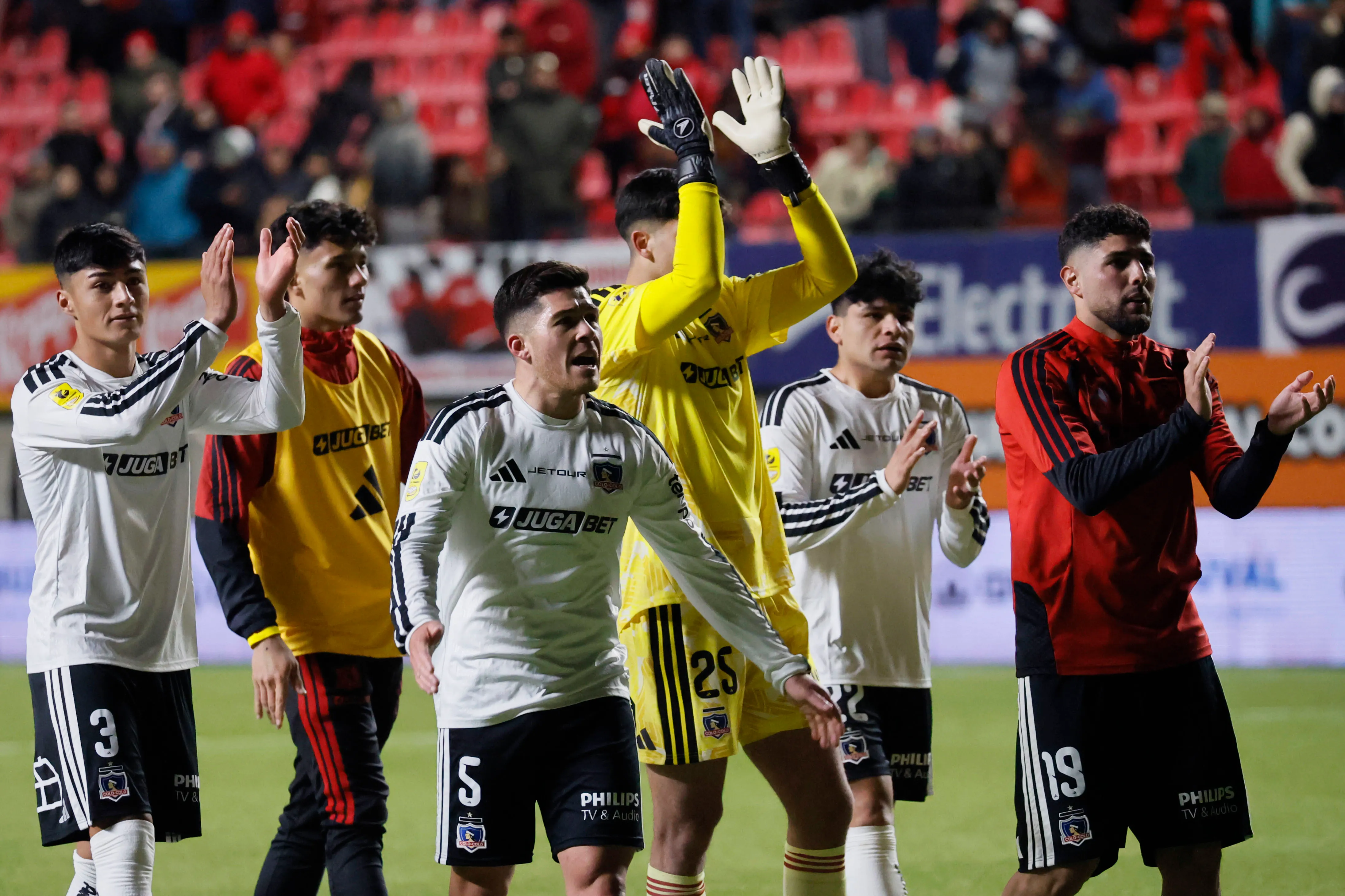 ¿Llegarán nuevos refuerzos para Colo Colo? Esto dice Aníbal Mosa. 