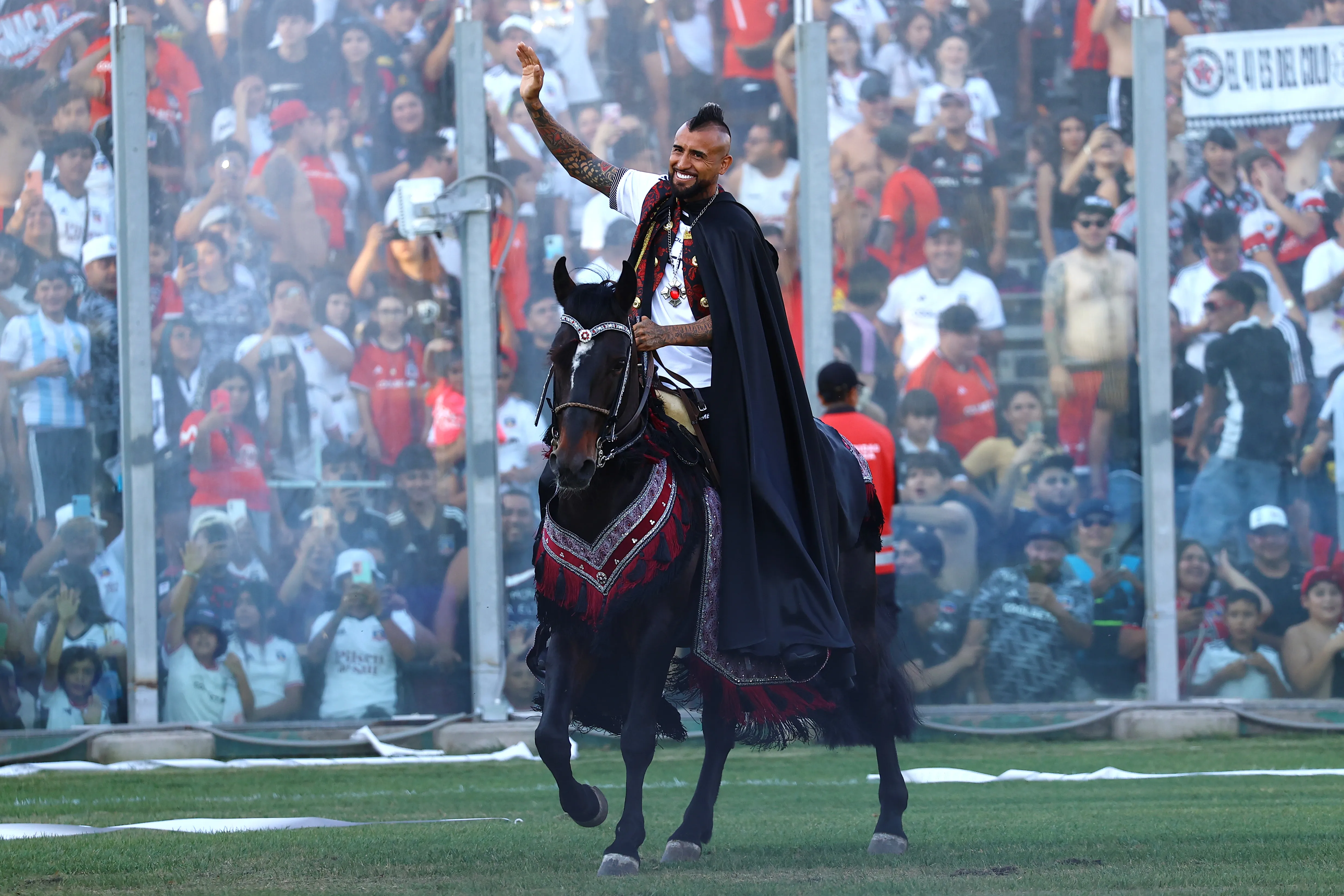 Arturo Vidal volvió a Colo Colo plenamente vigente.