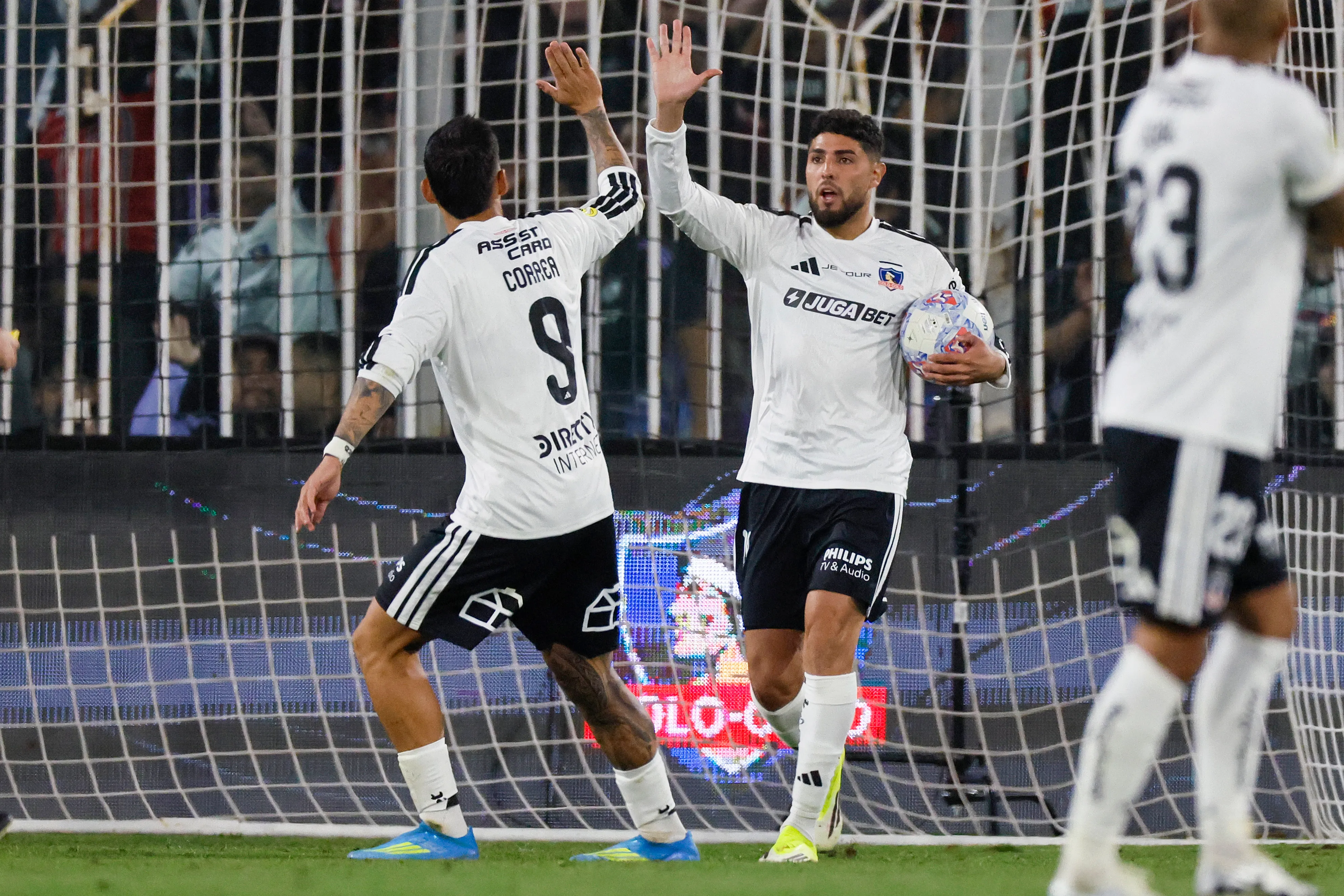 Maxi Romero y Javier Correa compiten por ser el 9 de Colo Colo | Foto: Photosport