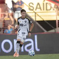 ¿Por qué Colo Colo aún no presenta a Iván Román?