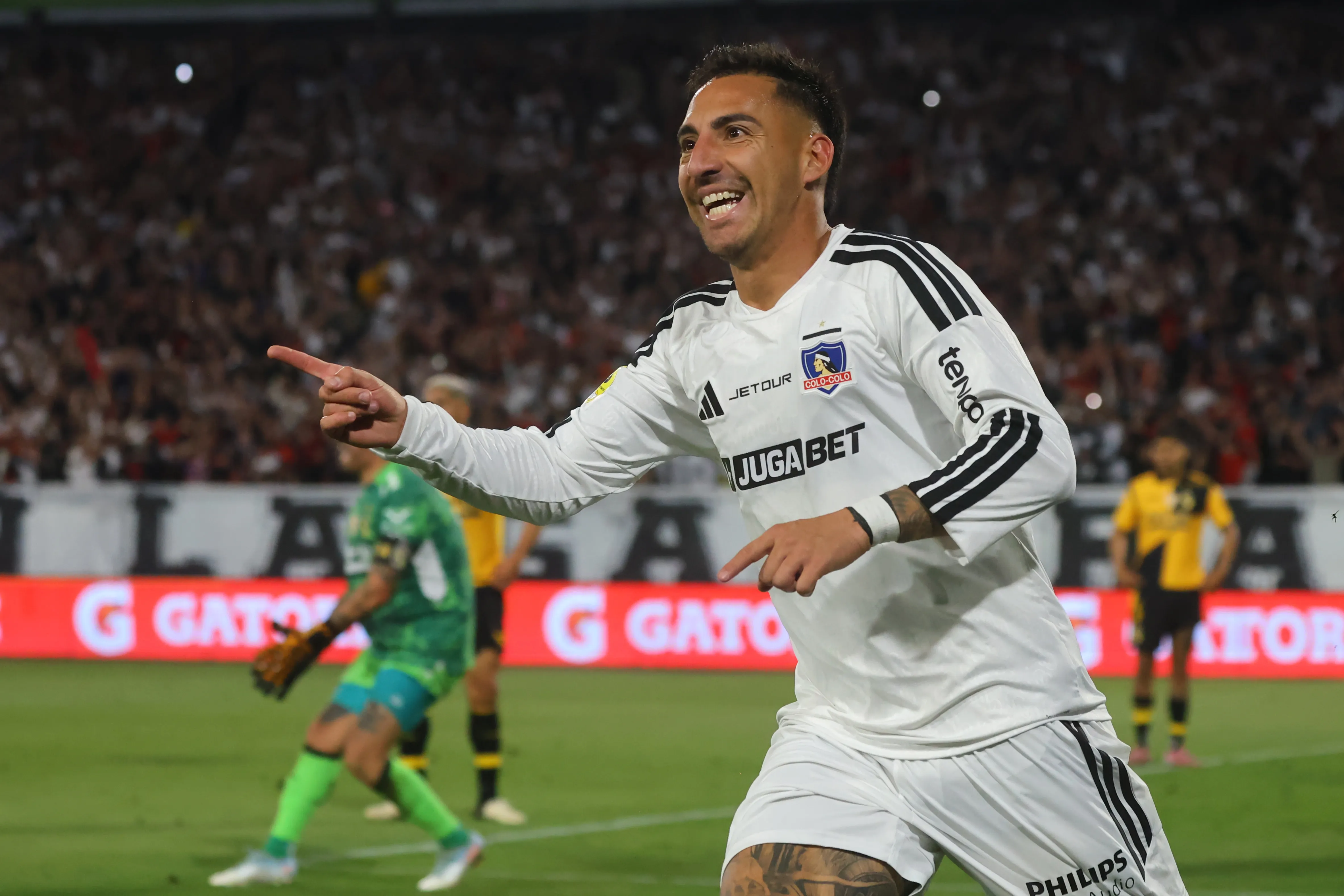 Lucas Barrios destaca el presente de Javier Correa en Colo Colo.