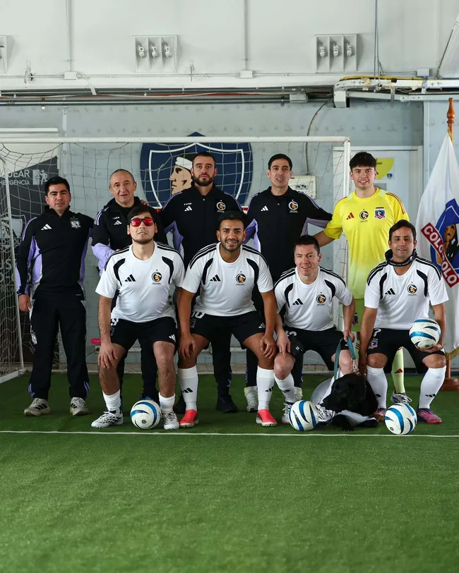 Colo Colo ya cuenta con su rama de fútbol para ciegos.Imagen: Colo Colo Oficial