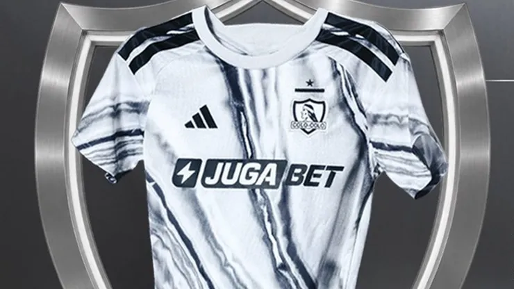 Colo Colo presentó su nuevo camiseta.