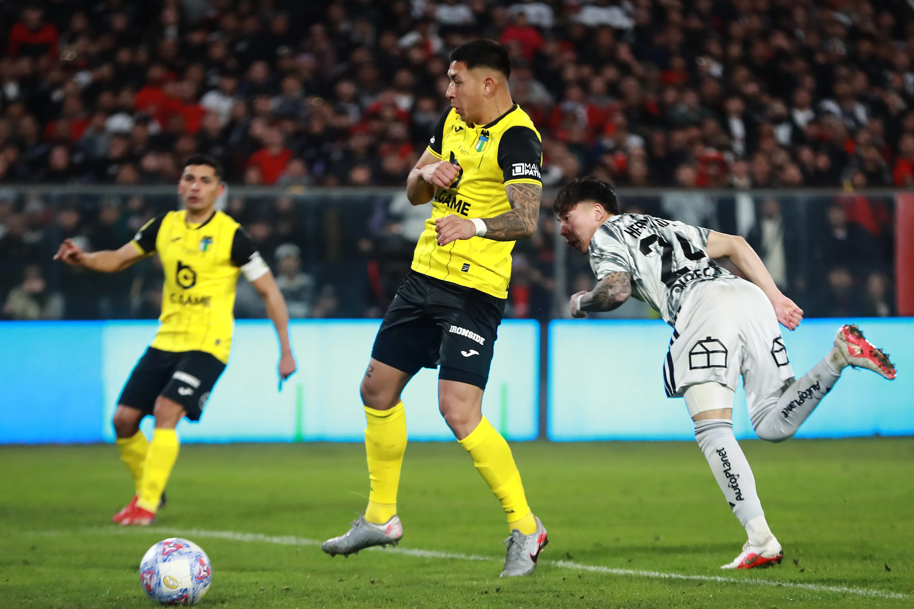 Leandro Hernández anota para Colo Colo ante O’Higgins. Imagen: Felipe Zanca/Photosport