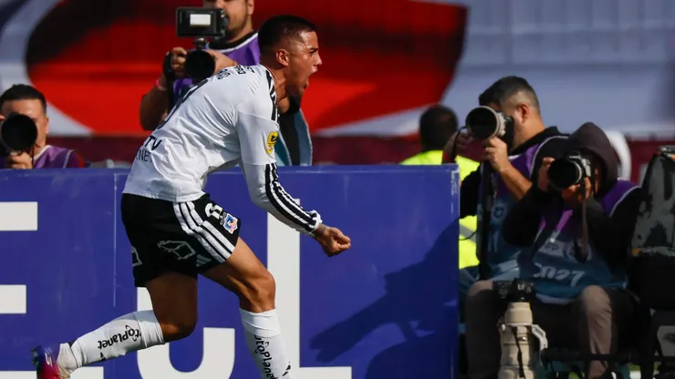 Álvaro Madrid anota el primer gol de Colo Colo en el Superclásico ante la U