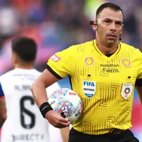 El claro penal a favor de Colo Colo que no se cobró en el Superclásico