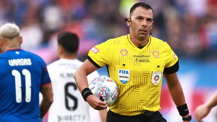 El penal a favor de Colo Colo que Juan Lara omitió.