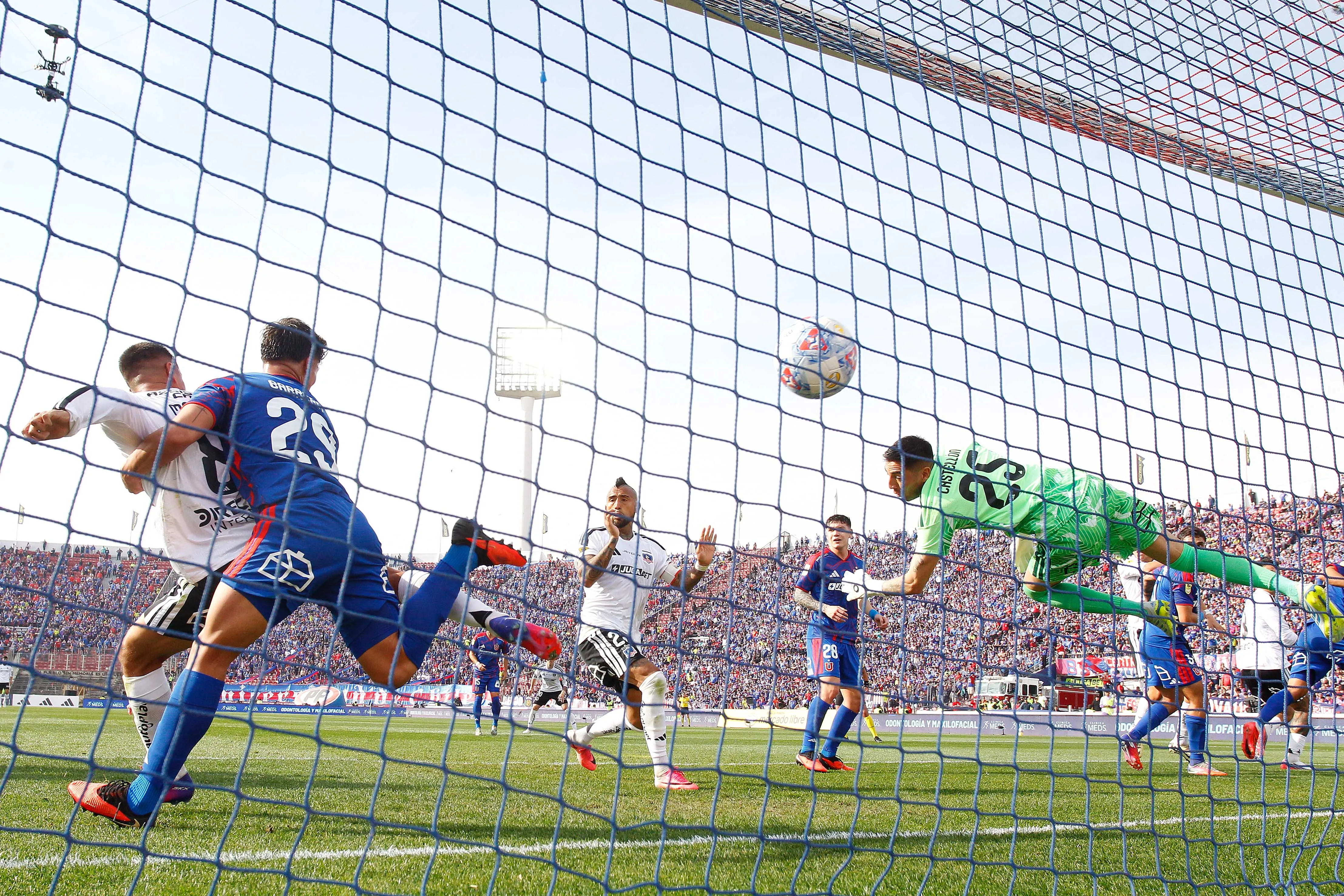 Colo Colo triunfó en el Superclásico 200. Imagen: Photosport.
