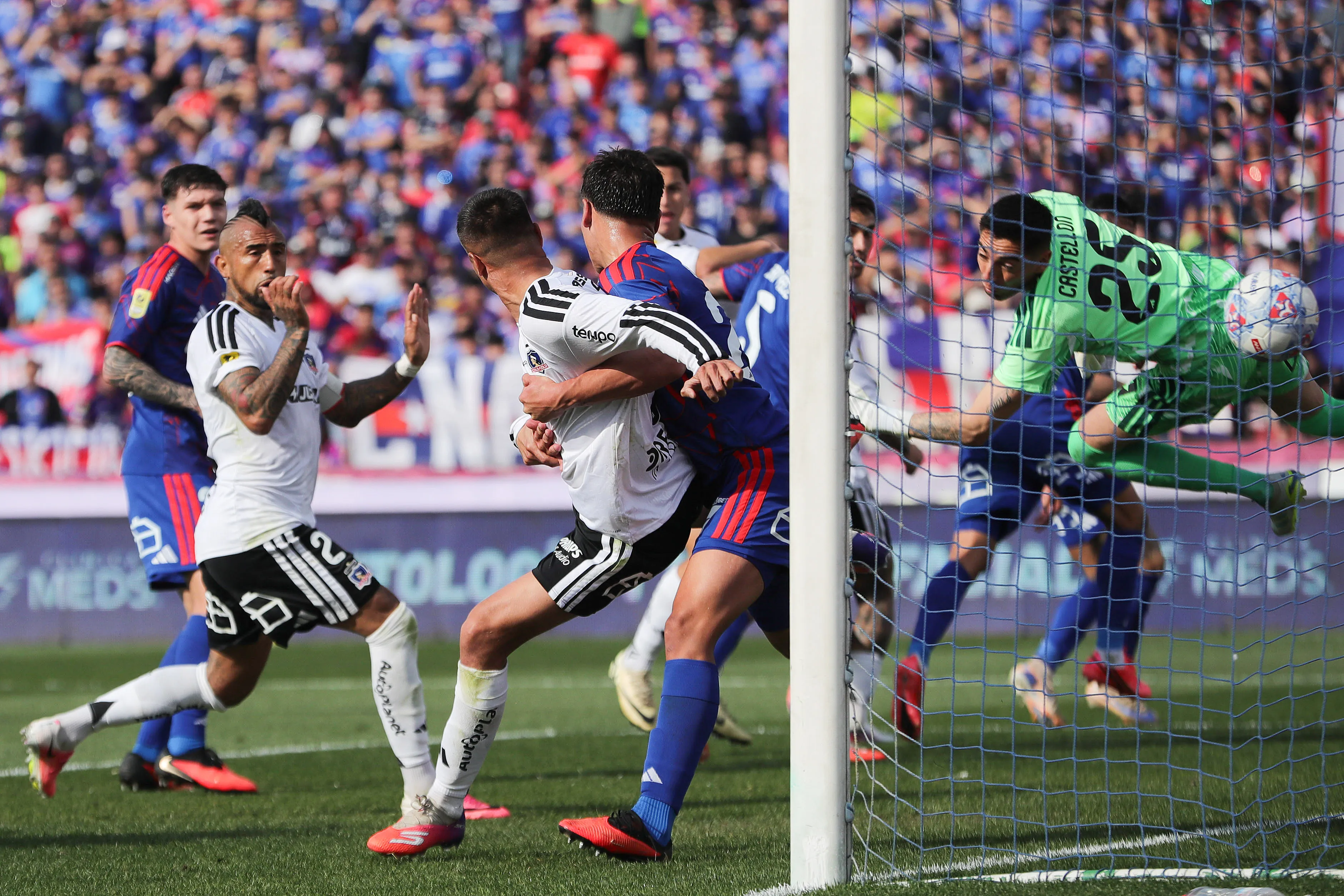 Colo Colo triunfó en el Superclásico 200. Imagen: Photosport.