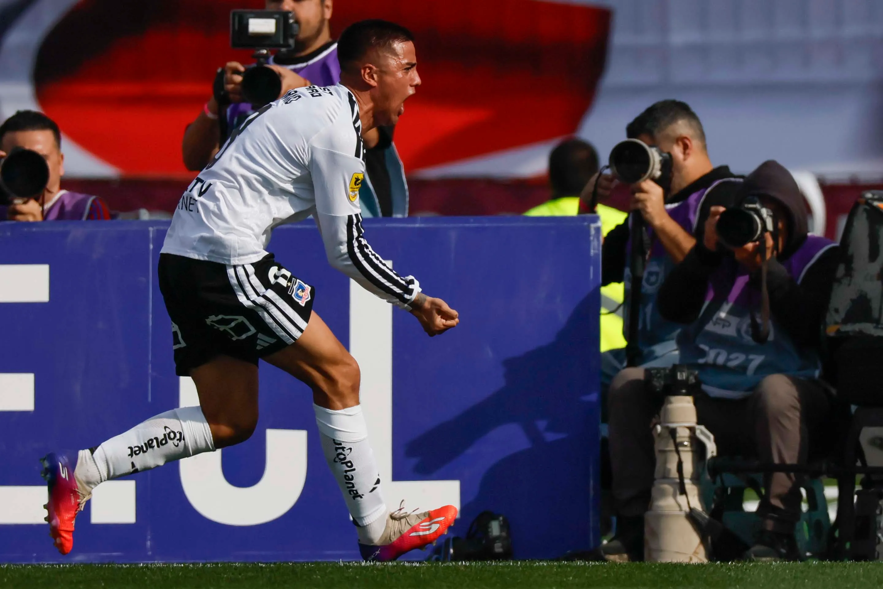 Colo Colo triunfó en el Superclásico 200. Imagen: Photosport.