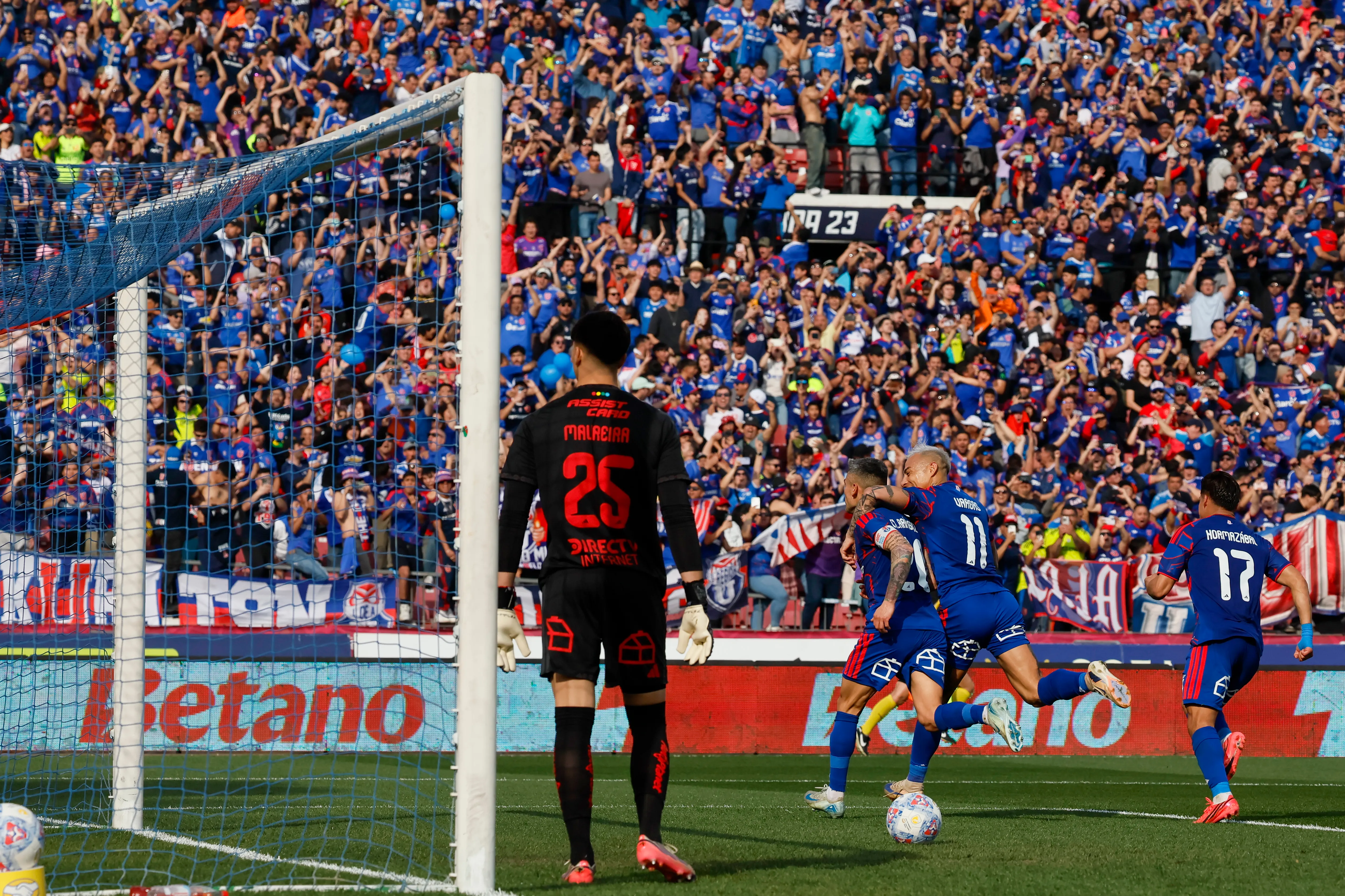 Colo Colo triunfó en el Superclásico 200. Imagen: Photosport.