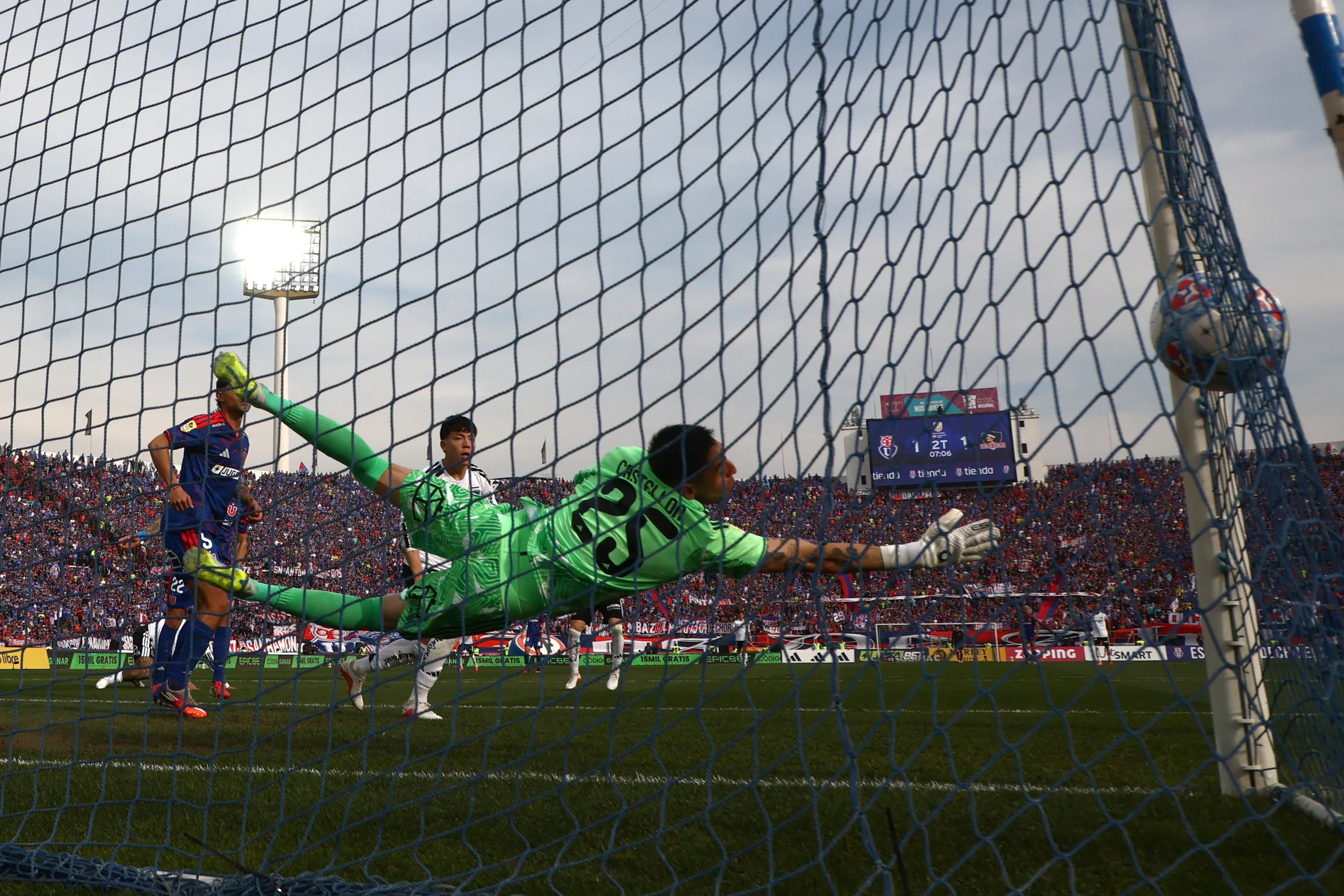 Colo Colo triunfó en el Superclásico 200. Imagen: Photosport.