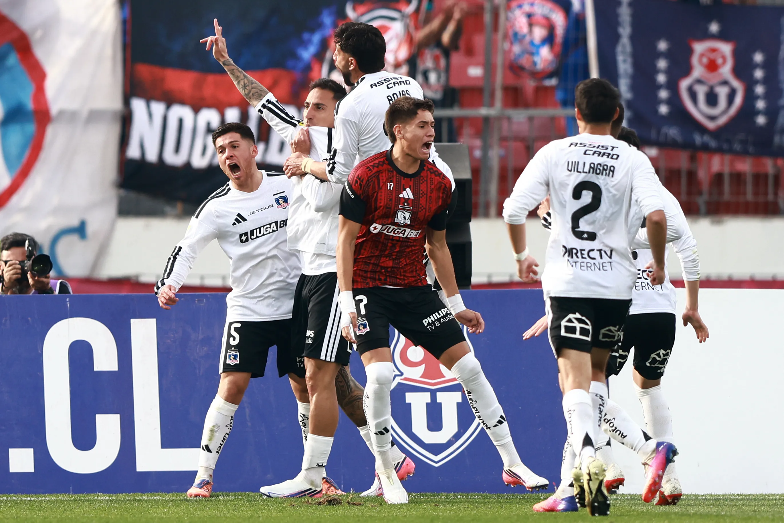 Futbol, Universidad de Chile vs Colo Colo.
Fecha 20, Liga de Primera 2026.
El jugador de Colo Colo Javier Correa, centro, celebra tras marcar un gol contra Universidad de Chile durante el partido de la Liga de Primera disputado en el estadio Nacional de Santiago, Chile.
23/08/2026
Felipe Zanca/Photosport

Football, Universidad de Chile vs Colo Colo.
20th turn, 2026 First Division League.
Colo ColoÕs player Javier Correa, center, celebrates after scoring against Universidad de Chile during a First Division League match at Nacional stadium in Santiago, Chile.
23/08/2026
Felipe Zanca/Photosport